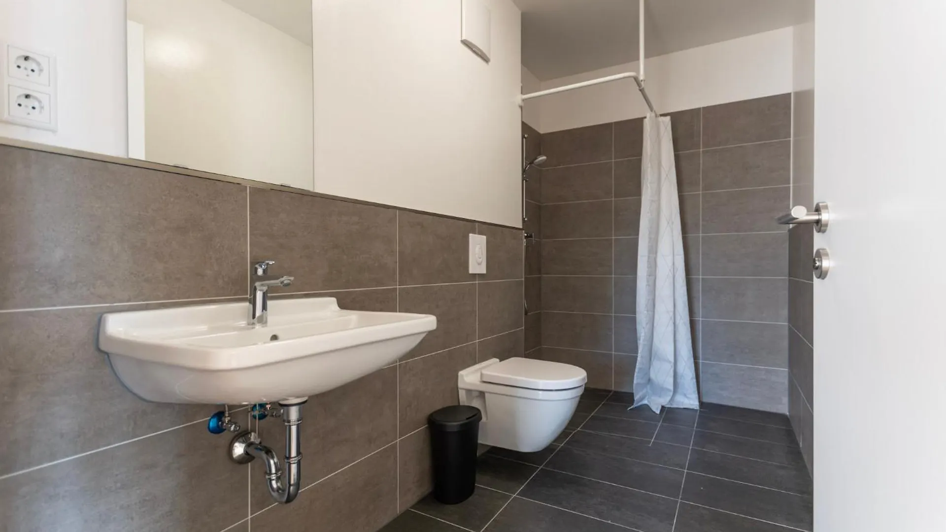 T&K Apartments - Bergisch Gladbach - 7 Comfortable Apartments - 20 Min To Fair Messe Köln