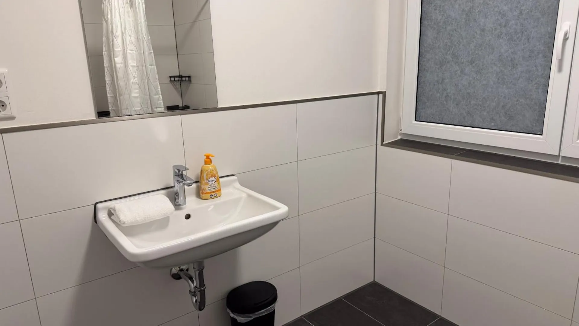 T&K Apartments - Bergisch Gladbach - 7 Comfortable Apartments - 20 Min To Fair Messe Köln