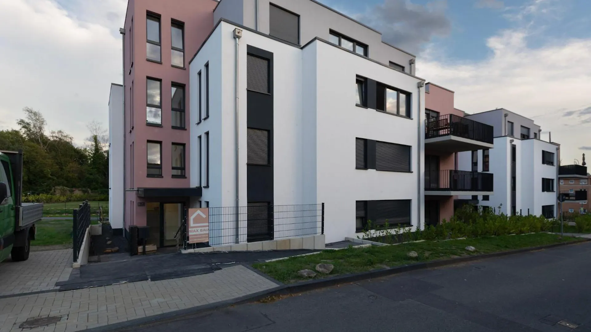T&K Apartments - Bergisch Gladbach - 7 Comfortable Apartments - 20 Min To Fair Messe Köln 0*,  Deutschland