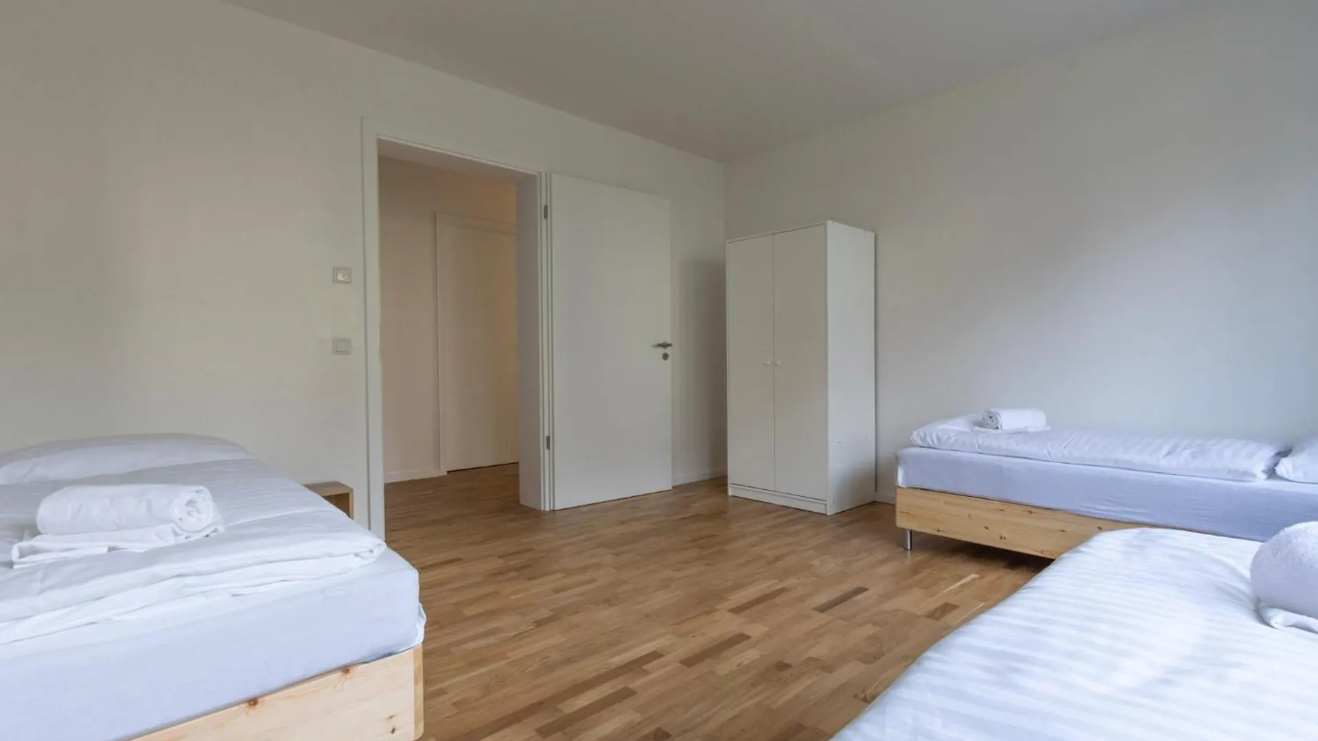 T&K Apartments - Bergisch Gladbach - 7 Comfortable Apartments - 20 Min To Fair Messe Köln