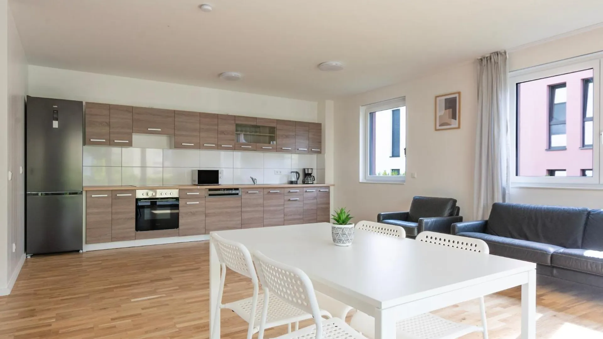 T&K Apartments - Bergisch Gladbach - 7 Comfortable Apartments - 20 Min To Fair Messe Köln
