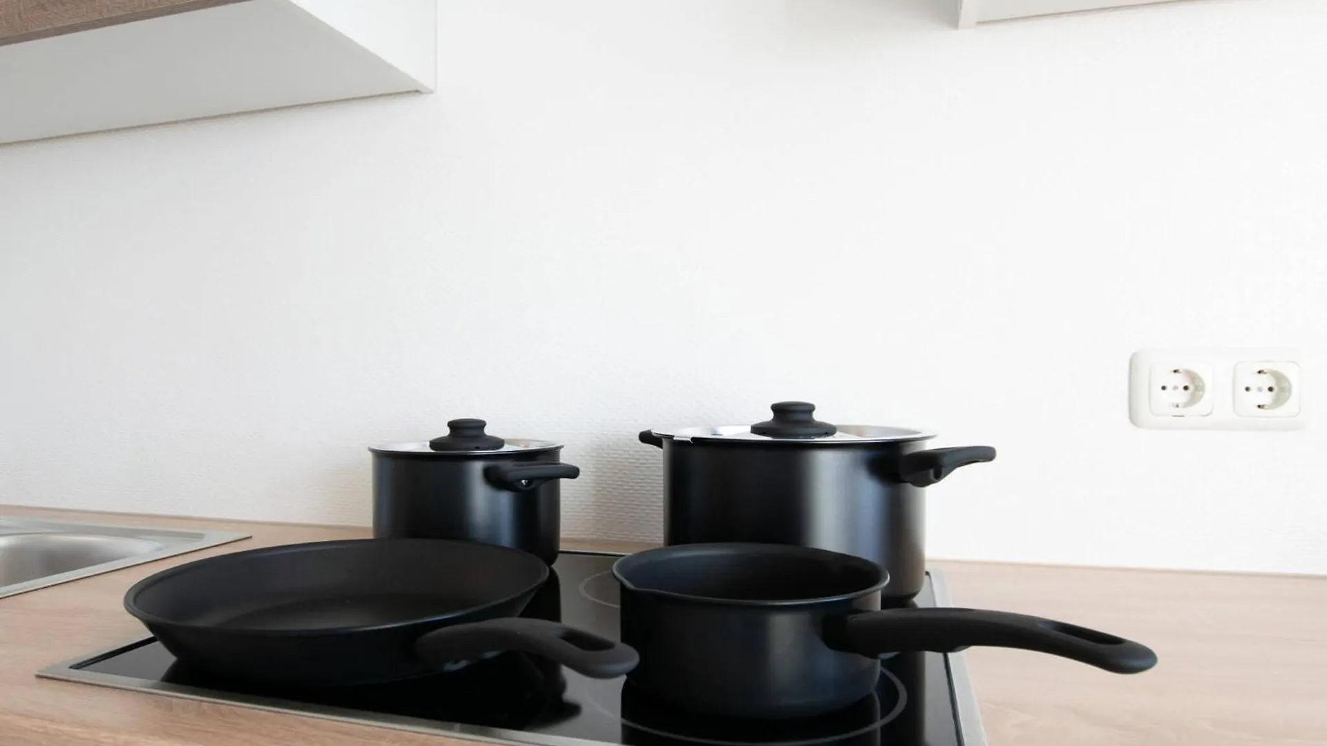 T&K Apartments - Bergisch Gladbach - 7 Comfortable Apartments - 20 Min To Fair Messe Köln